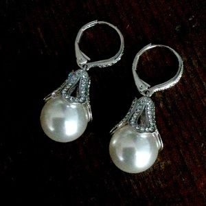 NWOT FAUX SILVER/PEARL/CRYSTALS PIERCED EARRINGS